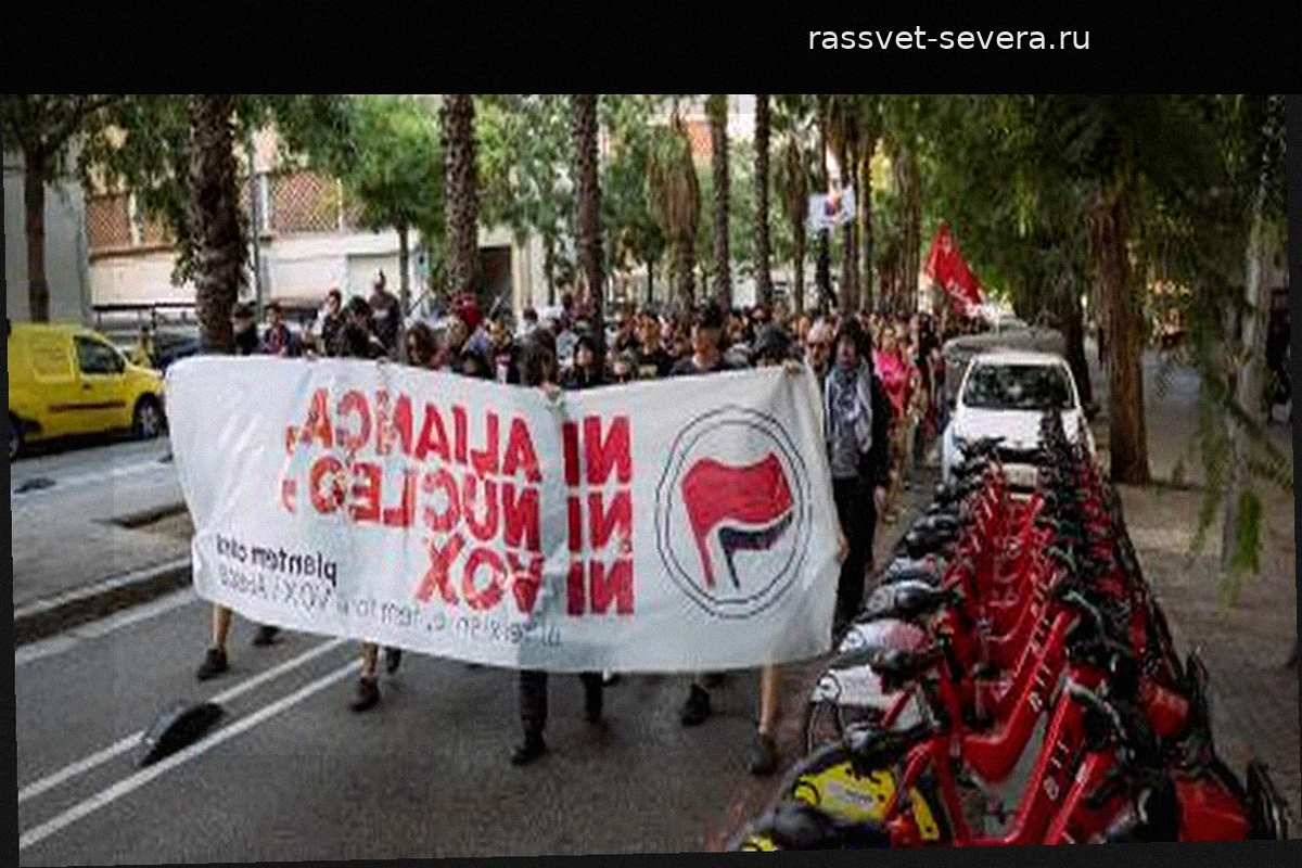В Барселоне сотни людей протестовали против митинга Сантьяго Абаскаля