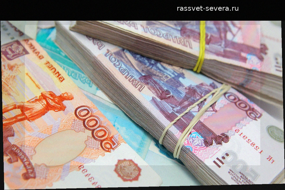 Расходы российских семей на продукты и промтовары в августе