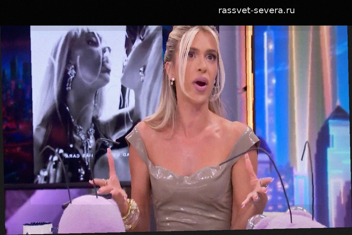 Бад Гьял рассказала о своей «запретной истории» на шоу «El Hormiguero»