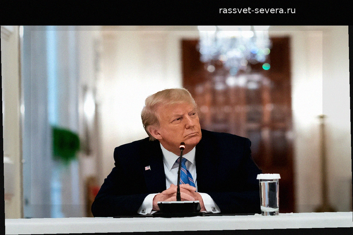 Рейтинг одобрения Дональда Трампа упал до рекордно низкого уровня