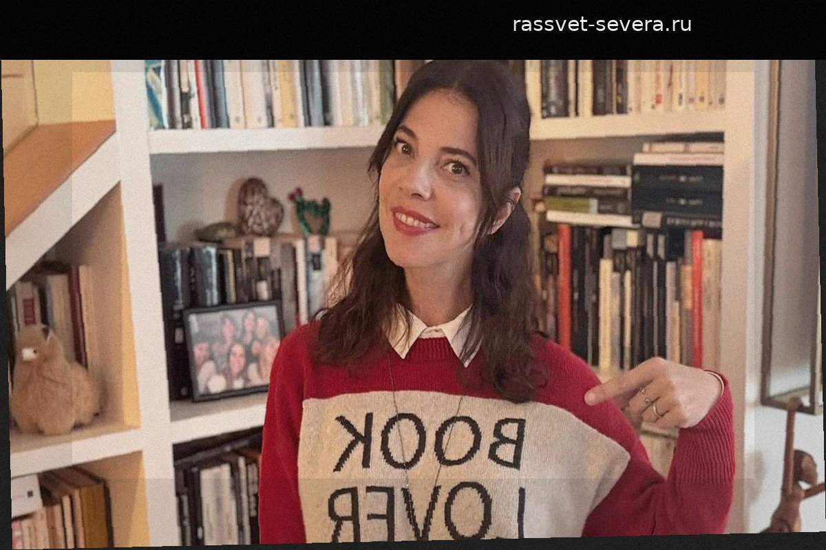 Трехэтажный дом Марибель Верду в Мадриде: дерево, свет и книги