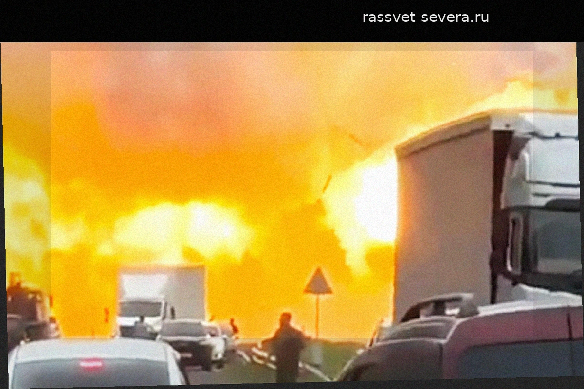 Момент взрыва фуры на трассе в Прикамье попал на видео